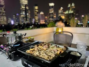 Serunya BBQ-an di Rooftop dengan Pemandangan City Light Serunya BBQ-an di Rooftop dengan Pemandangan City Light