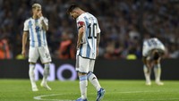 Gol Nunez memastikan kemenangan Uruguay 2-0. Argentina untuk pertama kalinya kalah sejak menjadi juara Piala Dunia 2022. (Foto: Gustavo Garello/AP)