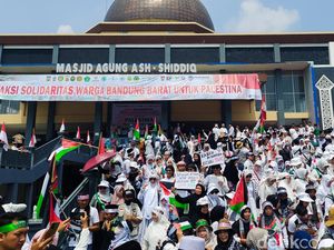 Saat Umat Buddha-Islam di KBB Berdampingan Dukung Palestina