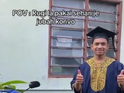 Rugi Cuma Sehari Pakai Toga, Viral Pria Cuci Motor dan Piring Berbaju Wisuda