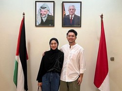 Motor Langkanya Laku Rp 300 Juta, Omesh Serahkan Donasi ke PMI-Kedubes Palestina