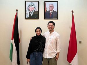 Motor Langkanya Laku Rp 300 Juta, Omesh Serahkan Donasi ke PMI-Kedubes Palestina Motor Langkanya Laku Rp 300 Juta, Omesh Serahkan Donasi ke PMI-Kedubes Palestina