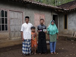 Kisah Bayu, Penerima PIP yang Ingin Tuntas Mengaji hingga Kuliah di UGM