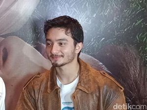 Bryan Domani Tak Menyangka Jadi Imam Salat di Hadapan 250 Jemaah Bryan Domani Tak Menyangka Jadi Imam Salat di Hadapan 250 Jemaah