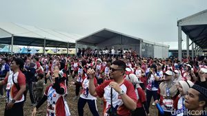 Kelar Lari di CT Arsa Charity Fun Run, Recharge Energi Nonton Maliq & Dessentials