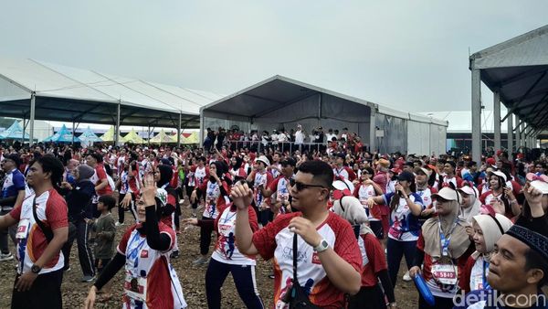 Kelar Lari di CT Arsa Charity Fun Run, Recharge Energi Nonton Maliq & Dessentials