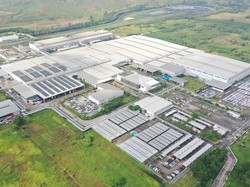 Wuih! Daihatsu Pasang Panel Surya di Pabrik Karawang