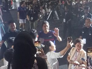Vincent-Duta Fun Meski Kalah Tanding Bulu Tangkis dari Artis Malaysia Vincent-Duta Fun Meski Kalah Tanding Bulu Tangkis dari Artis Malaysia