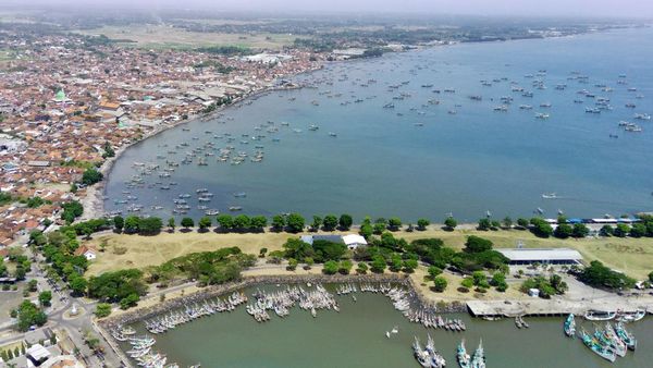 Foto Udara Muncar, Pelabuhan Perikanan Tertua di Jawa