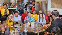 Berbaju Biru saat Dampingi Gibran, Bobby Nasution: Biar Mirip Aja