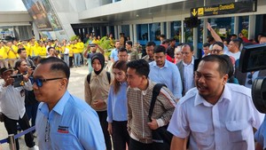Berbaju Biru Ala TKN Prabowo-Gibran, Bobby: Biar Mirip Aja