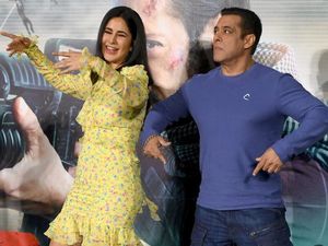 Gaya Santai Katrina Kaif Bersanding dengan Tubuh Kekar Salman Khan