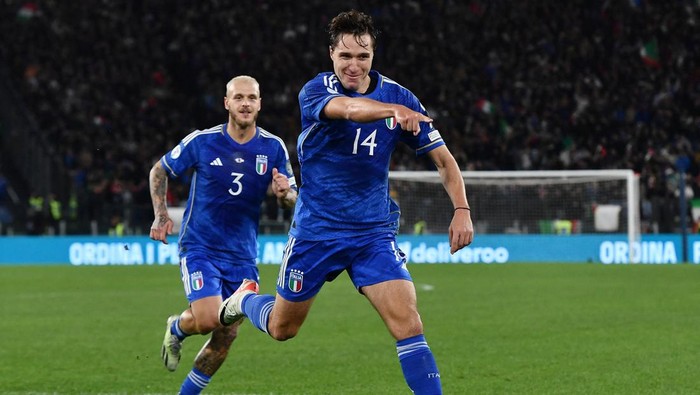 Soccer Football - UEFA Euro 2024 Qualifier - Group C - Italy v North Macedonia - Stadio Olimpico, Rome, Italy - November 17, 2023 Italys Federico Chiesa celebrates scoring their second goal REUTERS/Jennifer Lorenzini