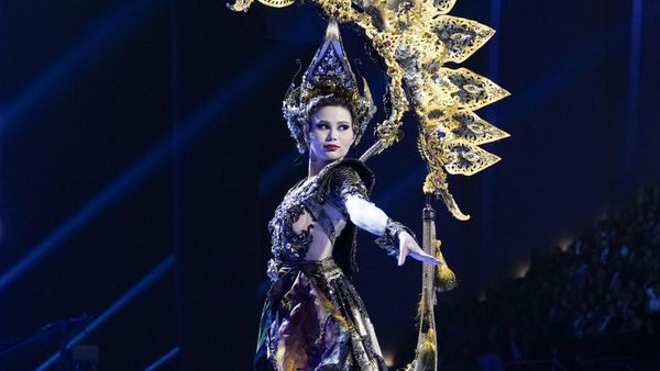 7 Potret Aksi Fabienne di National Costume Miss Universe 2023, Pakai Kostum Wayang