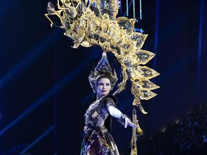 7 Potret Aksi Fabienne di National Costume Miss Universe 2023, Pakai Kostum Wayang 7 Potret Aksi Fabienne di National Costume Miss Universe 2023, Pakai Kostum Wayang