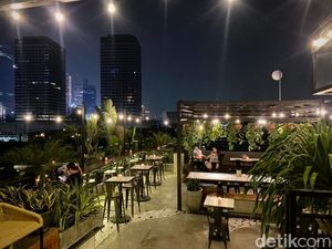 Menikmati Malam Sambil Menyantap Aglio Olio dan Virgin Mojito Menikmati Malam Sambil Menyantap Aglio Olio dan Virgin Mojito