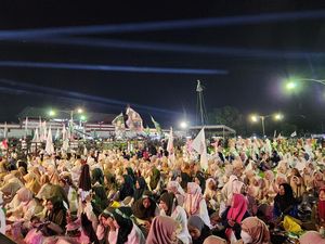 Ribuan Warga Madura Antusias Ikut Doa Bersama Mahfud MD di Sumenep