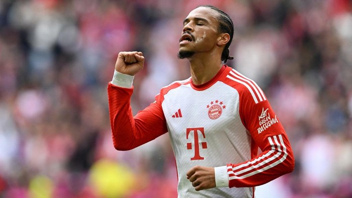Bayern Munich's German midfielder #10 Leroy Sane celebrates after scoring the 4-0 goal during the German first division Bundesliga football match between 1. FC Bayern Munich and VfL Bochum in Munich, southern Germany, on September 23, 2023. (Photo by CHRISTOF STACHE / AFP) / DFL REGULATIONS PROHIBIT ANY USE OF PHOTOGRAPHS AS IMAGE SEQUENCES AND/OR QUASI-VIDEO