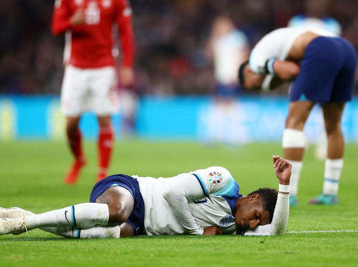 Soccer Football - UEFA Euro 2024 Qualifier - Group C - England v Malta - Wembley Stadium, London, Britain - November 17, 2023 England's Marcus Rashford reacts after sustaining an injury REUTERS/Carl Recine