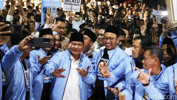 Gemoy! Prabowo Joget Lagi Saat Bertemu Relawan