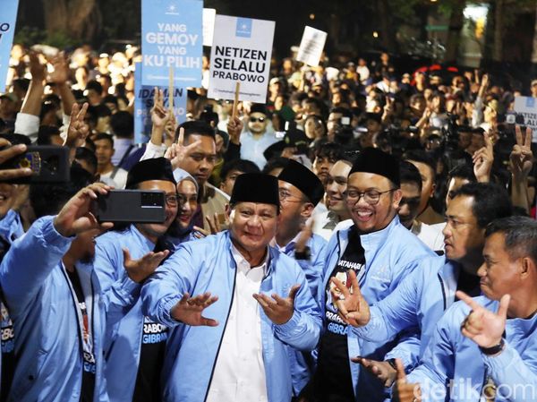 Gemoy! Prabowo Joget Lagi Saat Bertemu Relawan