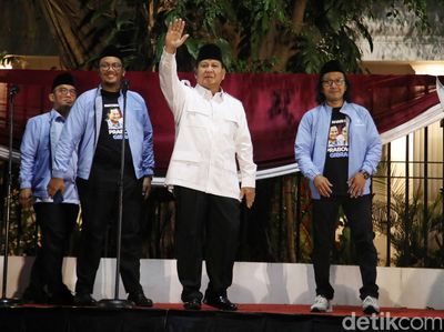 Momen Capres Prabowo Sambut Relawan Matahari Pagi