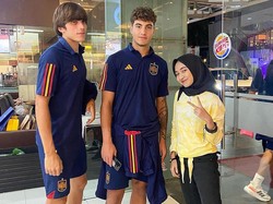 Timnas Spanyol U-17 Ngemal di Solo, Jadi Sasaran Pengunjung Foto Bareng