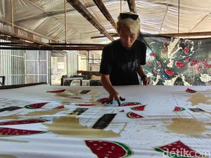 Gambaran Ngerinya Perang Palestina Jadi Motif Batik Perajin Kulon Progo