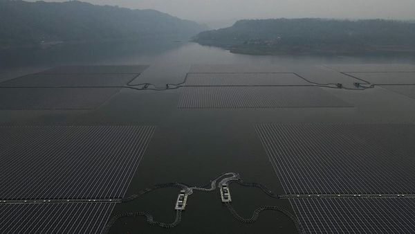 Potret PLTS Terapung Cirata, Ketiga Terbesar di Dunia