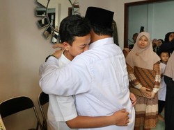 Prabowo Angkat Putra Pilot Super Tucano Jatuh Jadi Anak Asuh