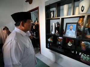 Prabowo Kunjungi Rumah Korban Pesawat Super Tucano di Malang Prabowo Kunjungi Rumah Korban Pesawat Super Tucano di Malang