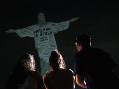 Sambut Eras Tour, Patung Kristus Brasil Pakai Baju Taylor Swift
