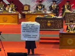 Kata UM soal Wisudawan Bentangkan Spanduk Tuntut Pembunuh Ayahnya Ditangkap