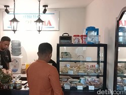 Melihat Kedai Teh Unik Berkonsep Retro di Batam
