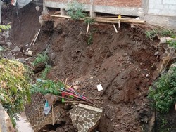 Perbaikan Kirmir Sungai Cipamokolan Bandung Terkendala Akses