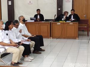 5 Terdakwa Korupsi Akuisisi PT SBS Didakwa Rugikan Negara Rp 162 Miliar 5 Terdakwa Korupsi Akuisisi PT SBS Didakwa Rugikan Negara Rp 162 Miliar