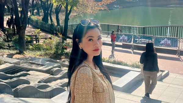 8 Gaya Stylish Titi Kamal di Korea, Pesonanya saat Pakai Hanbok Bikin Terpana