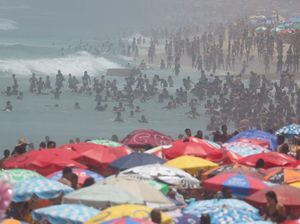 Brasil Dilanda Panas Ekstrem, Warga Serbu Pantai
