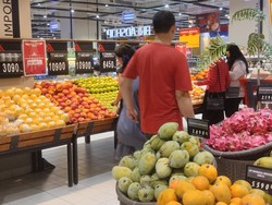 Pelanggan Serbu Buah-buahan Segar di Transmart Full Day Sale