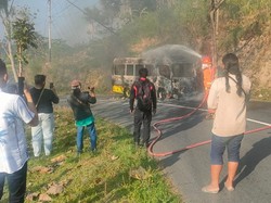 Elf Angkut 19 Wisatawan Terbakar di Jalur Sarangan Magetan