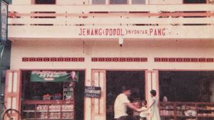 Seabad Lebih, Toko Oleh-oleh Nyonya Pang di Muntilan