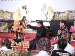 Pesan Gubernur Khofifah soal Wayang dalam Pertunjukan di Alun-alun Ponorogo