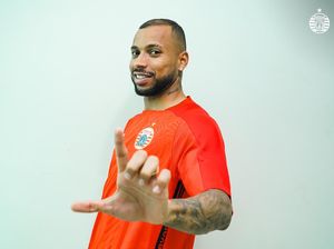 Striker Persija Bikin Sayembara Temukan HP Istri yang Hilang Striker Persija Bikin Sayembara Temukan HP Istri yang Hilang