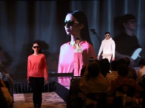 Jualan Masa Kini, Lewat Peragaan Busana Kaca Mata Jualan Masa Kini, Lewat Peragaan Busana Kaca Mata