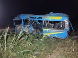 Elf Tertabrak KA Probowangi di Lumajang, 11 Orang Tewas