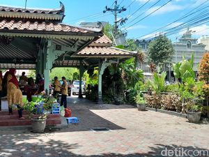 Begini Kondisi Rumah Dinas Wakil Gibran Usai Diterobos Mobil Nyelonong Begini Kondisi Rumah Dinas Wakil Gibran Usai Diterobos Mobil Nyelonong