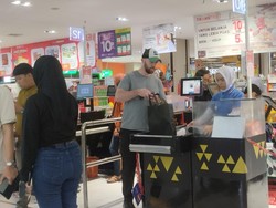 Makin Siang, Transmart Full Day Sale di Kokas Diserbu Pengunjung