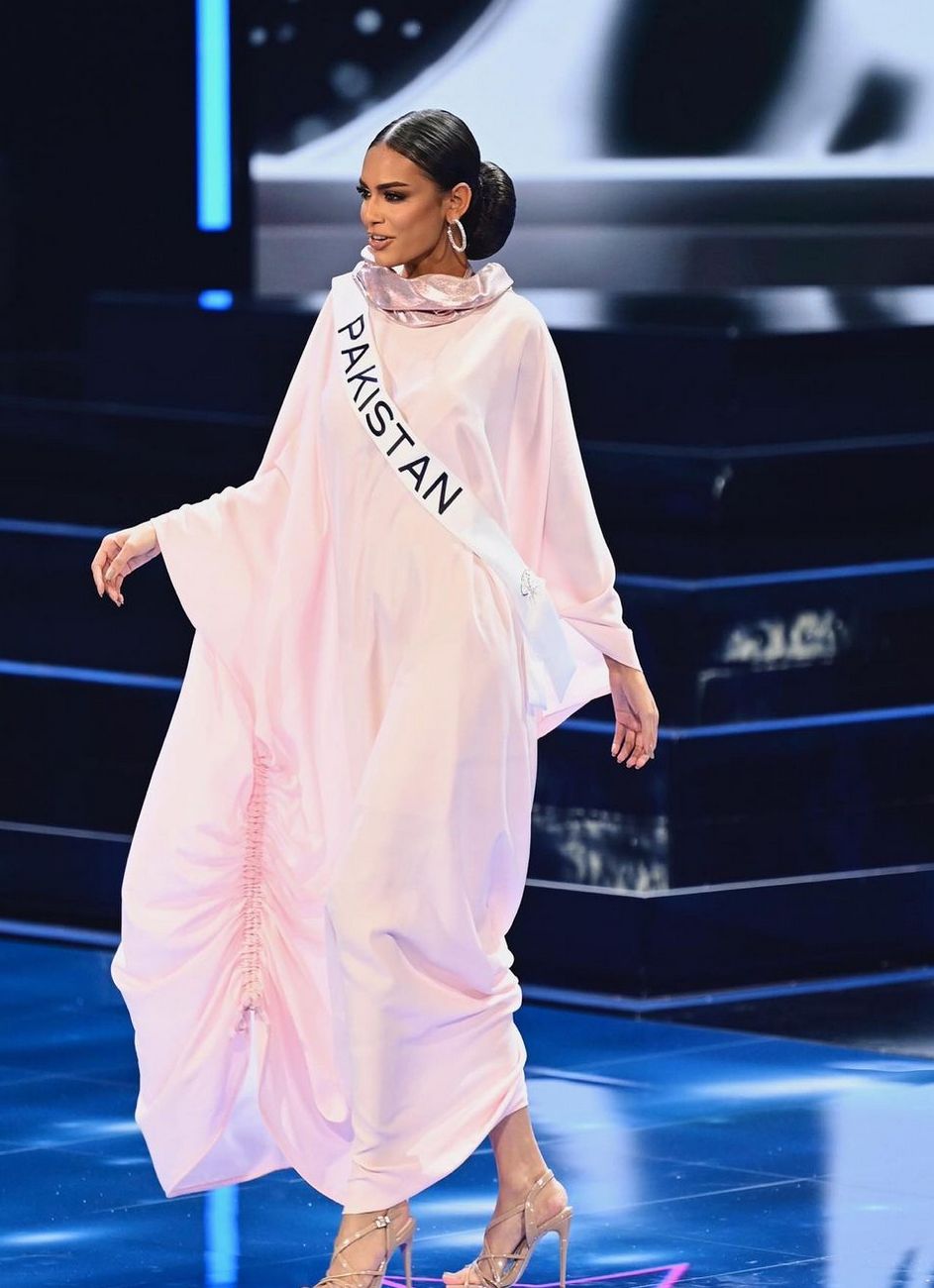 Miss Universe Pakistan Appearance Wearing Covered Clothes in Swimsuit