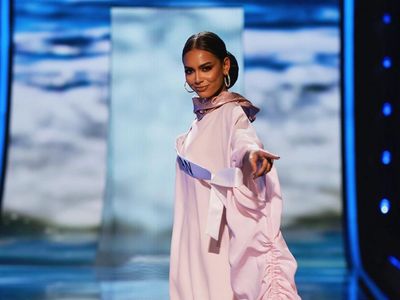 Foto: Miss Pakistan-Bahrain Pakai Baju Tertutup di Sesi Swimsuit Miss Universe