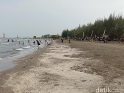 Kisah Pemuda Indramayu Rela Gadai Motor Demi Menata Wisata Pantai di Desanya